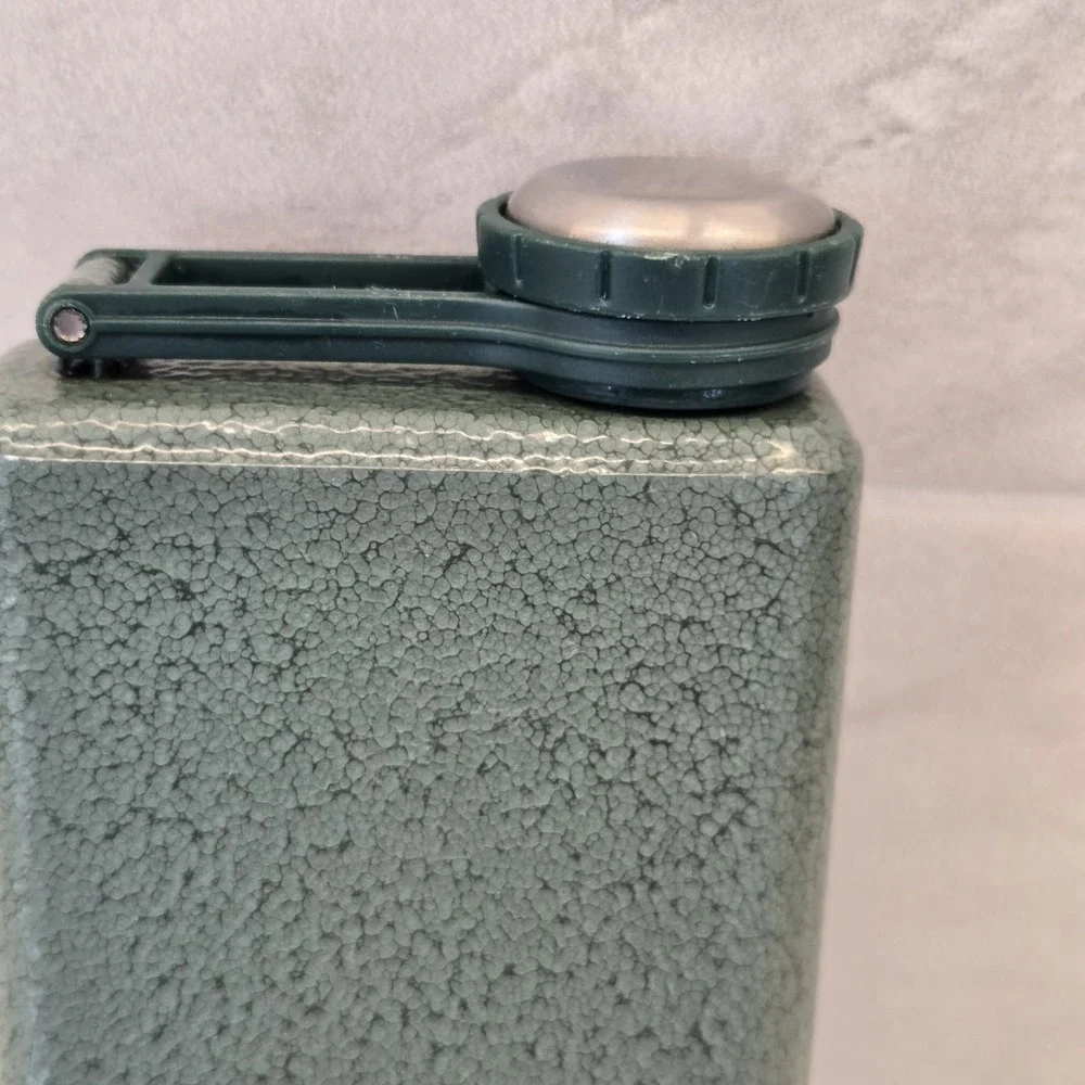 Stanley Classic Flask 8 oz w/ Never-Lose Cap Stainless Steel Green - Picture 4 of 11